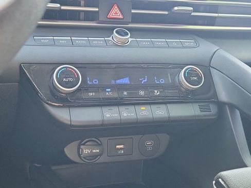 Used 2024 Hyundai Elantra SEL FWD image 25
