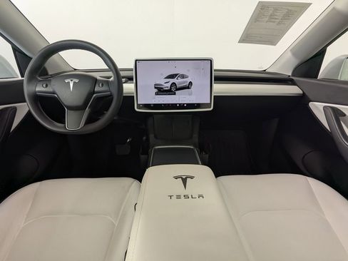 Used 2022 Tesla Model Y Long Range image 5