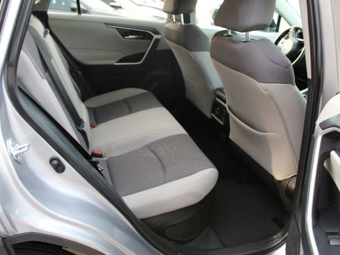 Used 2021 Toyota RAV4 XLE w/ Convenience Package AWD/4WD image 11