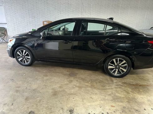 Used 2021 Nissan Versa SV image 4