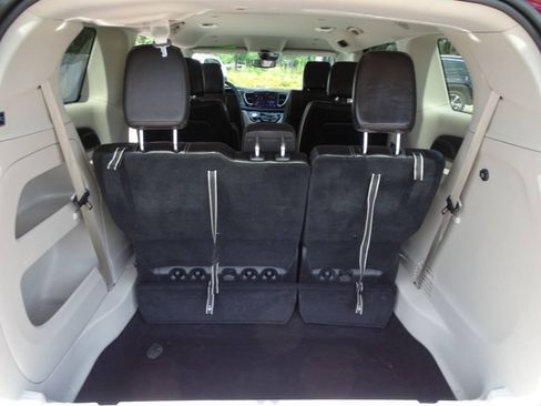 Used 2024 Chrysler Pacifica Touring-L FWD image 38