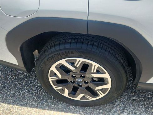 Used 2026 Subaru Forester Premium AWD/4WD image 4