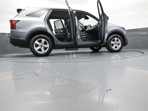Used 2022 Kia Sorento LX image 48