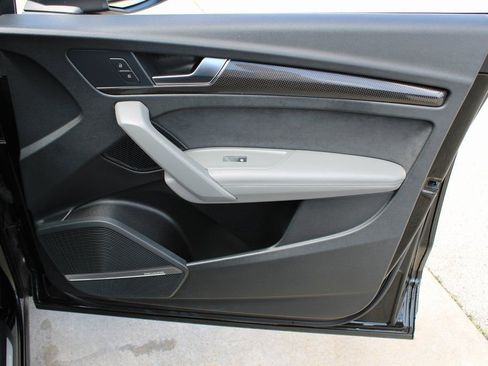 Used 2022 Audi SQ5 Premium Plus w/ Premium Plus Package image 28