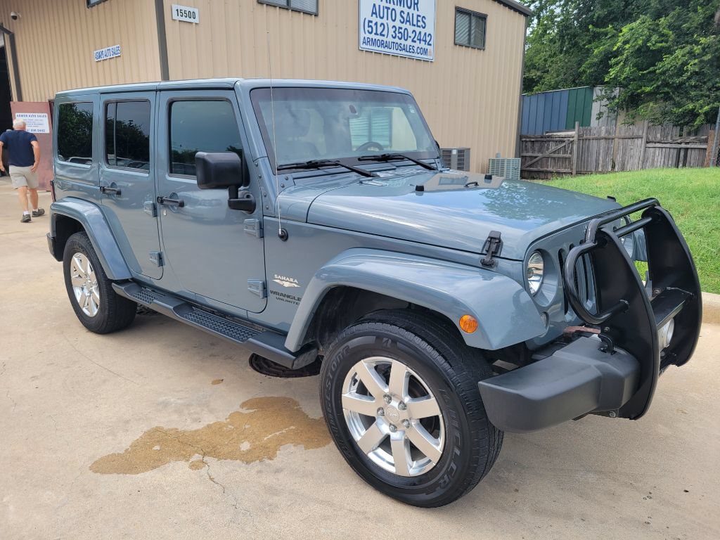 Used 2015 Jeep Wrangler Unlimited Sahara w/ Connectivity Group AWD/4WD image 1