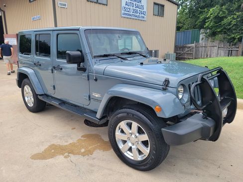 Used 2015 Jeep Wrangler Unlimited Sahara w/ Connectivity Group AWD/4WD image 1