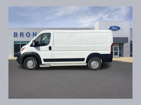 Used 2025 RAM ProMaster 2500 w/ U-Haul Equipment Group FWD image 1