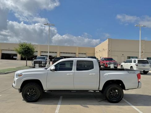 Used 2023 Toyota Tacoma SR AWD/4WD image 7