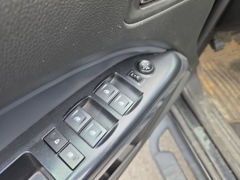 Used 2019 Chevrolet Colorado Z71 AWD/4WD image 16
