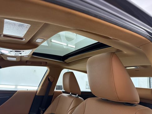 Certified 2024 Lexus ES 350 w/ Premium Package FWD image 16