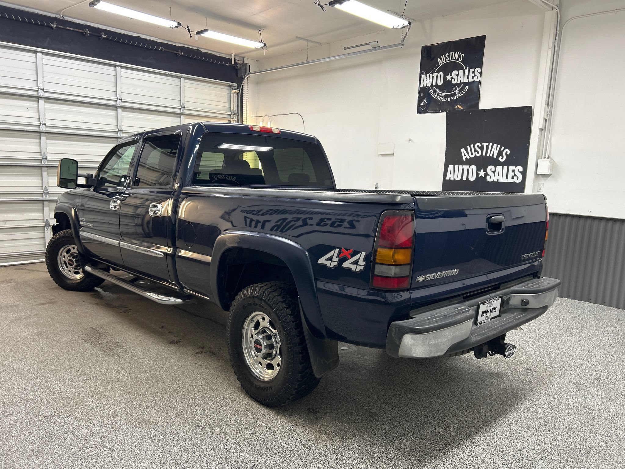 Used 2007 GMC Sierra 2500 SLE w/ Heavy-Duty Power Package AWD/4WD image 4