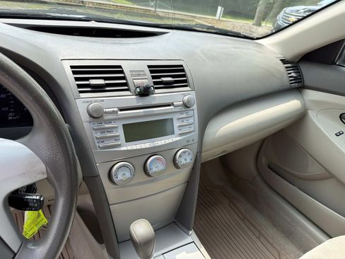 Used 2010 Toyota Camry LE FWD image 28