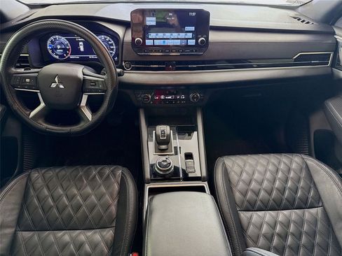 Used 2023 Mitsubishi Outlander SEL FWD image 3
