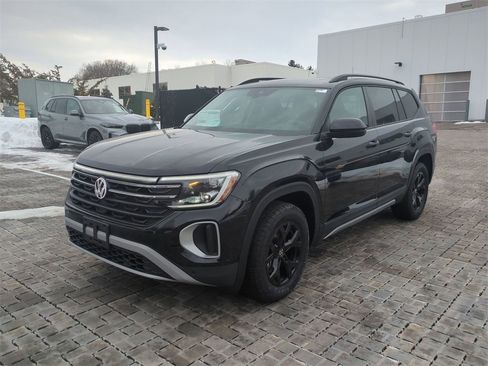 New 2026 Volkswagen Atlas Peak Edition image 7