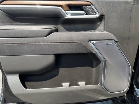 Used 2025 Chevrolet Silverado 2500 High Country w/ High Country Premium Package AWD/4WD image 10