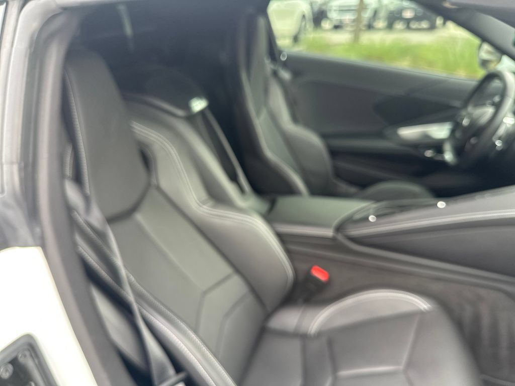 Used 2025 Chevrolet Corvette Z06 RWD image 31