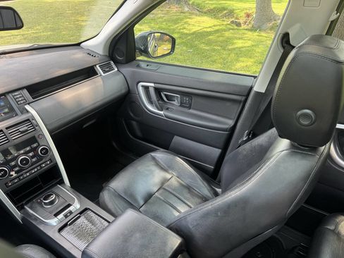 Used 2017 Land Rover Discovery Sport HSE image 15