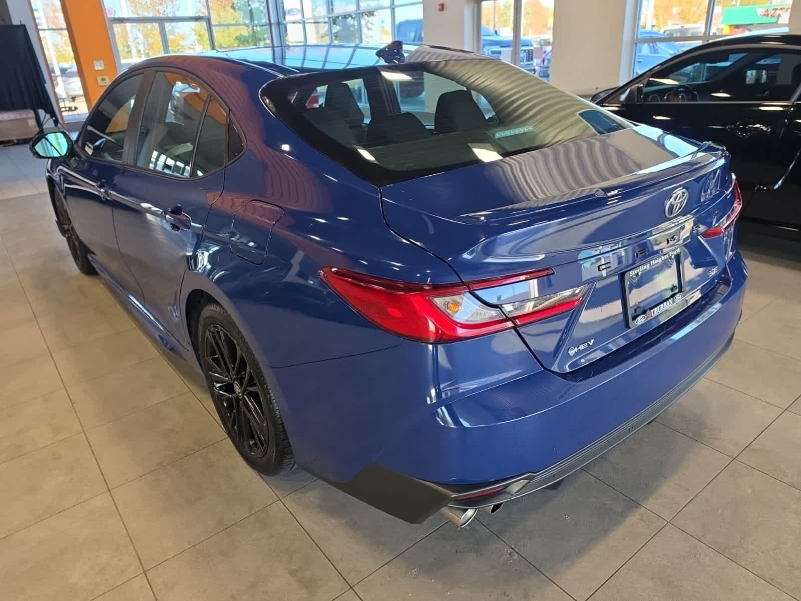 Used 2025 Toyota Camry SE FWD image 9