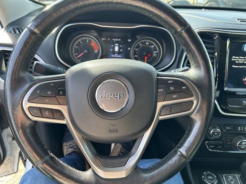 Used 2020 Jeep Cherokee Limited image 9