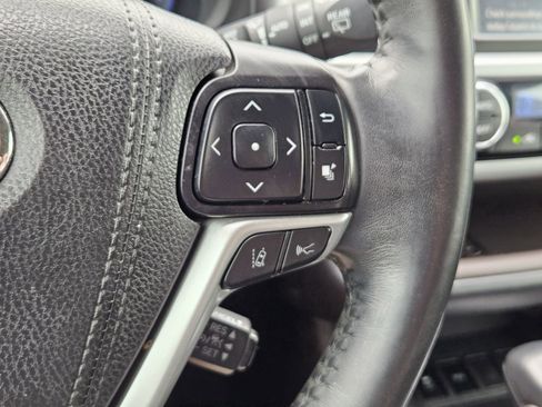 Used 2019 Toyota Highlander Limited Platinum FWD image 26