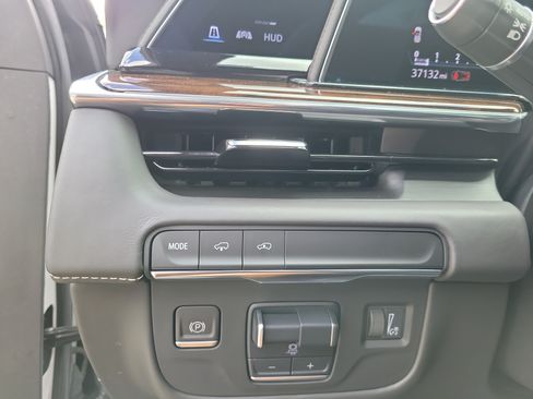 Used 2022 Cadillac Escalade ESV Premium Luxury Platinum w/ Heavy-Duty Trailer Package RWD image 23