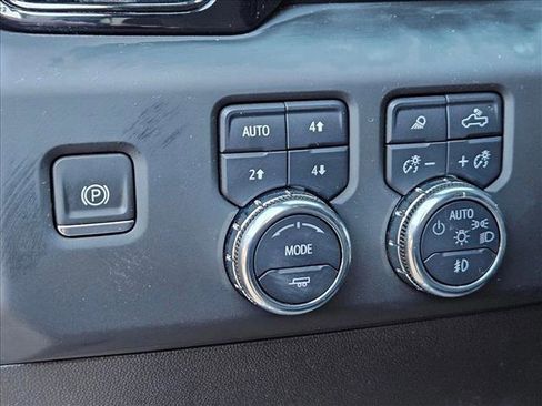 Used 2024 GMC Sierra 2500 AT4 w/ AT4 Premium Plus Package image 11