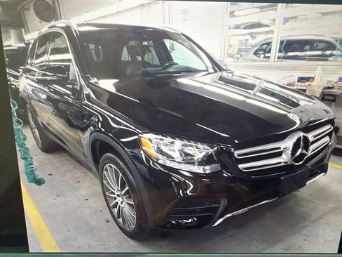 Used 2018 Mercedes-Benz GLC 300 4MATIC image 4