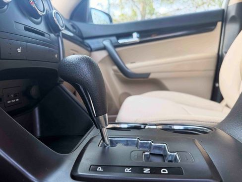 Used 2012 Kia Sorento LX w/ V6 Convenience Pkg image 25