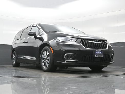 Used 2021 Chrysler Pacifica Limited w/ Uconnect Theater Family Group FWD image 34