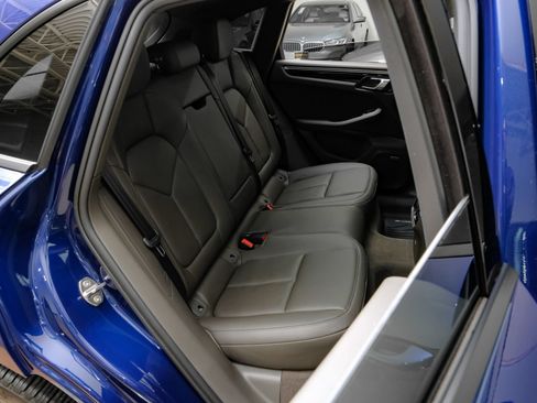 Used 2023 Porsche Macan Turbo AWD/4WD image 38