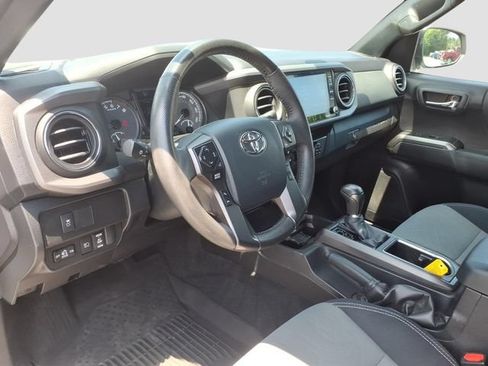 Used 2020 Toyota Tacoma TRD Sport w/ Technology Package AWD/4WD image 23
