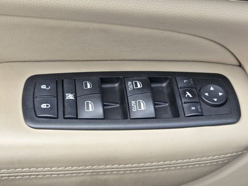 Used 2014 Jeep Grand Cherokee Overland image 29