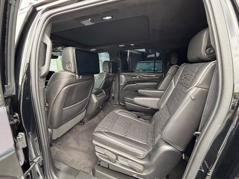 Used 2022 Cadillac Escalade ESV Sport Platinum w/ Heavy-Duty Trailer Package AWD/4WD image 39