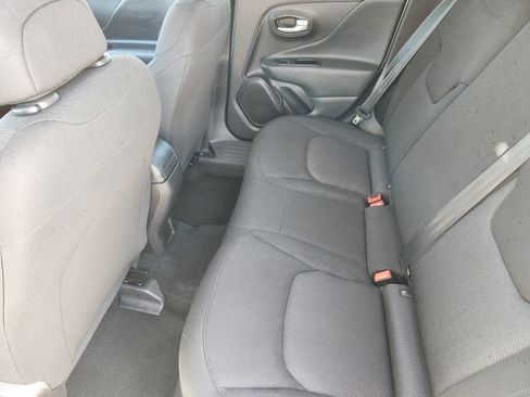 Used 2023 Jeep Renegade Latitude image 39