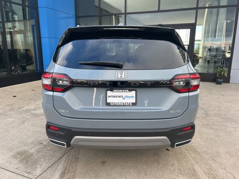 Used 2023 Honda Pilot Elite image 6