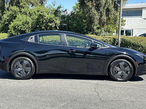 Used 2024 Toyota Prius LE FWD image 8