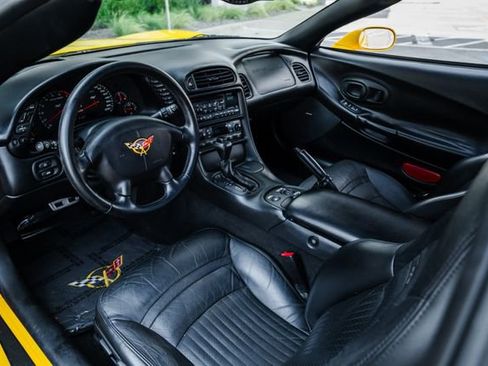 Used 2003 Chevrolet Corvette Coupe w/ Preferred Equipment Group image 2