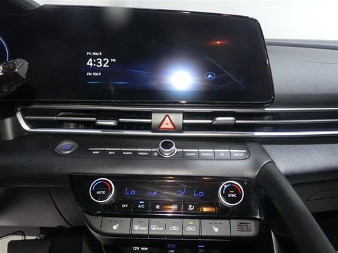 Used 2025 Hyundai Elantra Limited FWD image 36