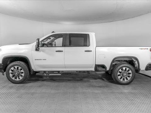 Used 2022 Chevrolet Silverado 2500 Custom w/ Custom Value Package AWD/4WD image 3