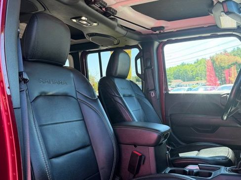 Used 2021 Jeep Wrangler Unlimited Sahara AWD/4WD image 14