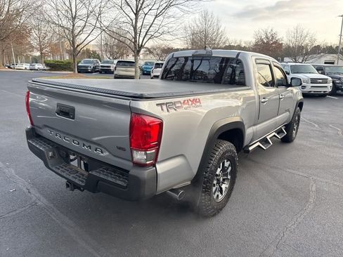 Used 2017 Toyota Tacoma TRD Off-Road image 16