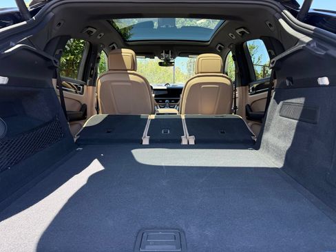 Certified 2023 Porsche Cayenne S AWD/4WD image 33