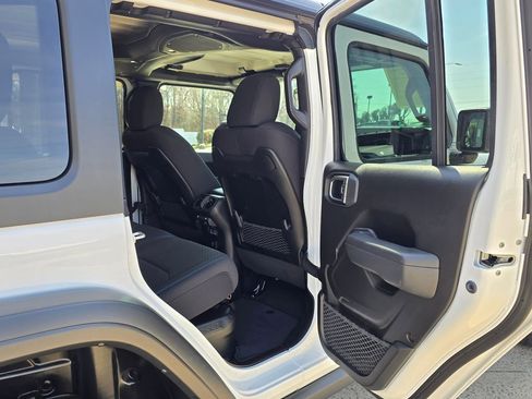 Used 2025 Jeep Wrangler Unlimited Rubicon 4xe w/ Safety Group AWD/4WD image 21