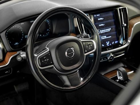 Used 2022 Volvo S60 B5 Inscription image 15