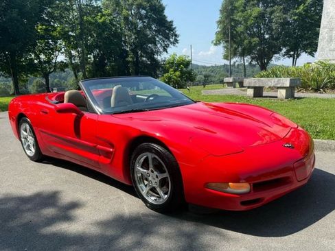 Used 2000 Chevrolet Corvette 5.7L V8 w/ Performance Handling Pkg image 3