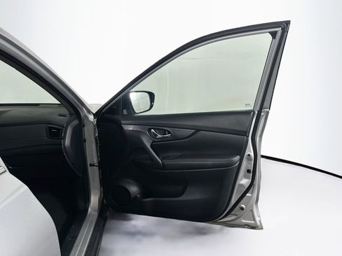 Used 2018 Nissan Rogue SV FWD image 31