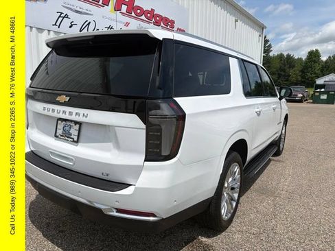 Used 2025 Chevrolet Suburban LT w/ Comfort Package AWD/4WD image 13
