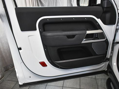 Used 2023 Land Rover Defender 90 X-Dynamic SE AWD/4WD image 8