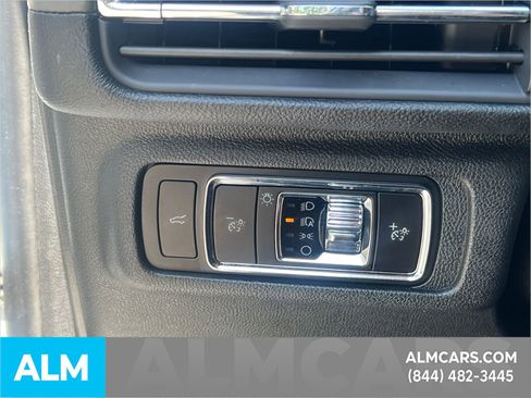Used 2025 Lincoln Corsair AWD w/ Equipment Group 101A image 32