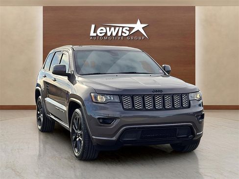 Used 2017 Jeep Grand Cherokee Altitude image 6